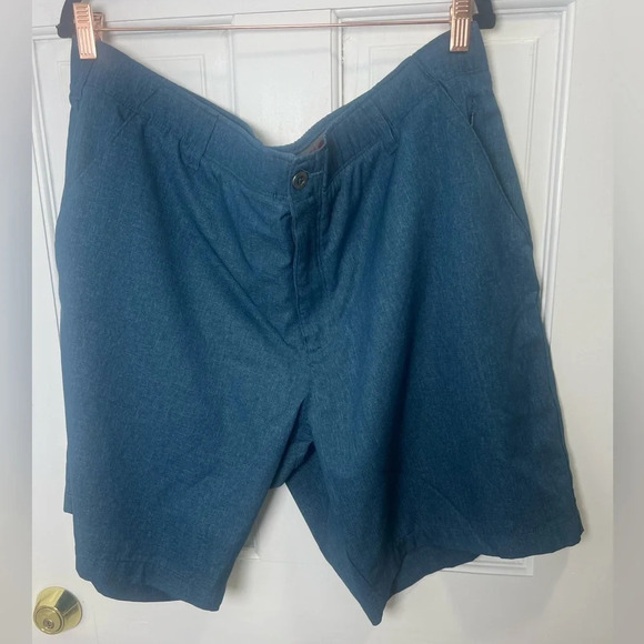 Men’s Swiss tech golf or active shorts size 44 in excellent condition​ - Picture 2 of 4